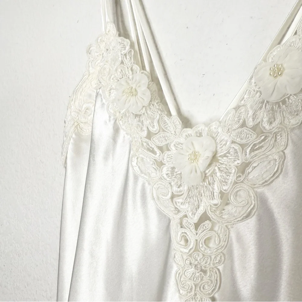 Delicates Cream Chemise and Robe Set - Picture 4 of 16